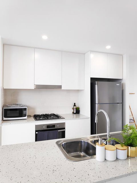 Stylish Liverpool 2Bed 2Bath Apartment -Skyline Views! -Masks Provided - Foster Accommodation 3