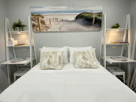 STYLISH UNIT - CLOSE TO DREAMWORLD - Foster Accommodation 2