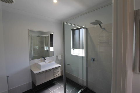 Summersalt Beach House - Foster Accommodation 2
