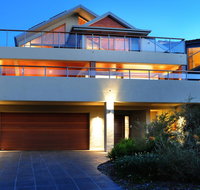 Sundecks - Foster Accommodation