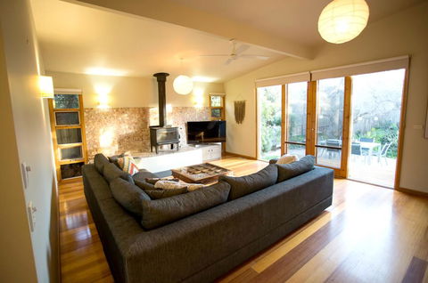SUNNY DAZE - Foster Accommodation 0