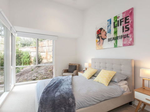 SUNRISE AT BREAKERS - Townhouse Close To Town - Foster Accommodation 2