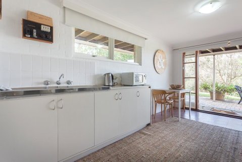 Sunseeker Cottage - Gorgeous Seaside Cottage - Foster Accommodation 3