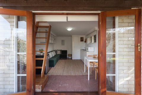 Sunseeker Cottage - Gorgeous Seaside Cottage - Foster Accommodation 1