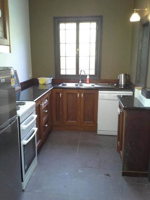 Sunset Cottages - Foster Accommodation 3