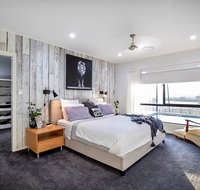 Sunset Penthouse Couples Retreat close to Airlie Beach Champagne on arrival - Foster Accommodation