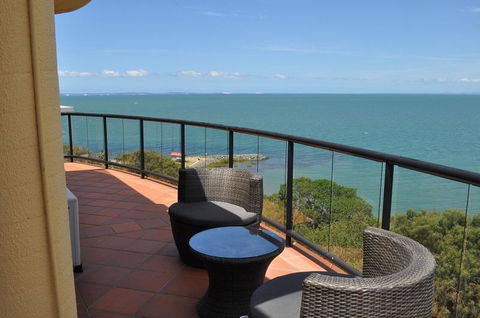 Sunset Sails Redcliffe - Foster Accommodation 1