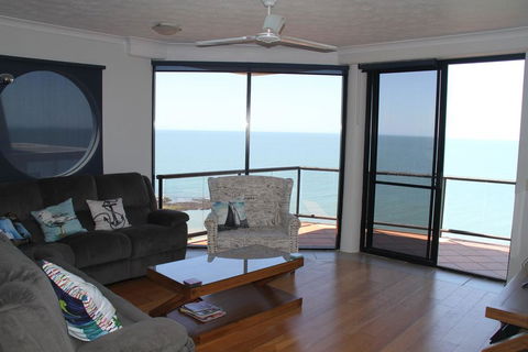 Sunset Sails Redcliffe - Foster Accommodation 3