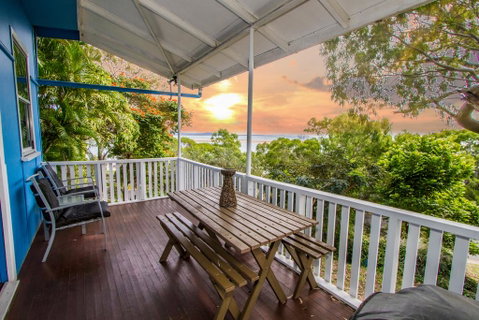 Sunset Villa - Foster Accommodation 1