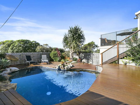 Sunshine Beach Serenity And Pet Friendly ! 9 Seaview Terrace, Sunshine Beach, QLD 4567 - Foster Accommodation 1