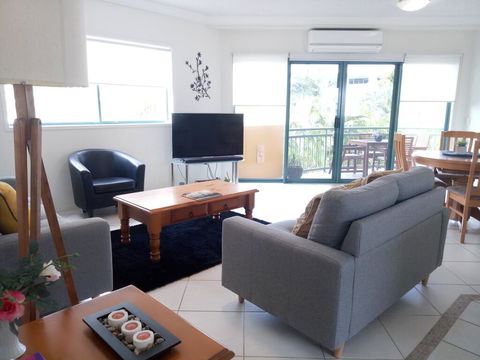 Sunshine Towers Holiday Apartments - Foster Accommodation 1