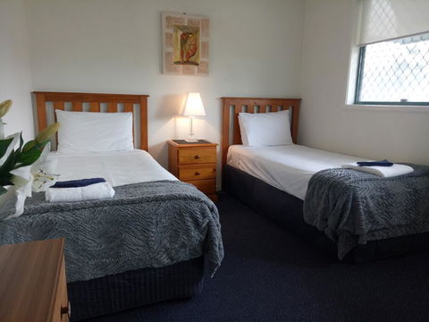 Sunshine Towers Holiday Apartments - Foster Accommodation 3