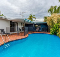 Sunyata Beach House - Rainbow Beach Beachside escape with a pool pet friendly and Wi-Fi - Foster Accommodation