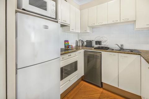 Super Convenient Apartment With Garden Views - Foster Accommodation 3