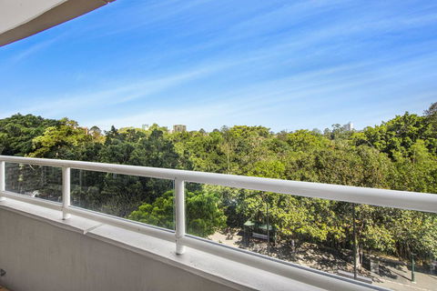 Super Convenient Apartment With Garden Views - Foster Accommodation 0