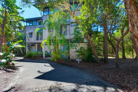Surfside Beach House 17 - Rainbow Shores, Swimming Pool, 2 Minute Walk To Beach, Air Conditioning, Relax Here - Foster Accommodation 0
