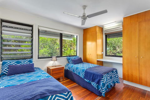 Surfside Beach House 17 - Rainbow Shores, Swimming Pool, 2 Minute Walk To Beach, Air Conditioning, Relax Here - Foster Accommodation 3
