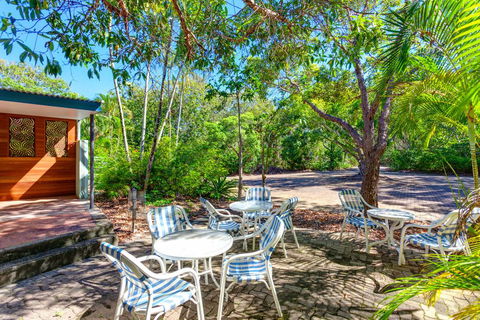 Surfside Beach House 17 - Rainbow Shores, Swimming Pool, 2 Minute Walk To Beach, Air Conditioning, Relax Here - Foster Accommodation 2