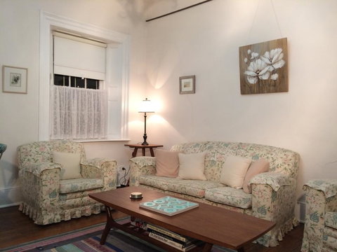 Surgeon's Cottage - Foster Accommodation 1