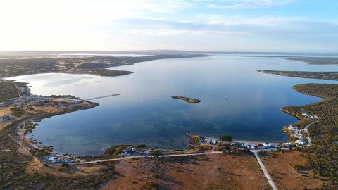 Tall Pines Beach House At Mount Dutton Bay (part Of Coffin Bay Waterways) - Foster Accommodation 0