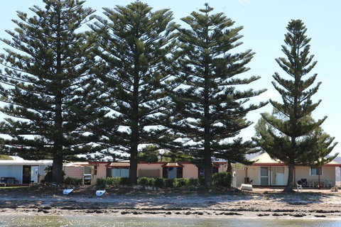 Tall Pines Beach House At Mount Dutton Bay (part Of Coffin Bay Waterways) - Foster Accommodation 1