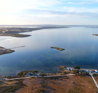 Tall Pines Beach House at Mount Dutton Bay part of Coffin Bay waterways - Foster Accommodation