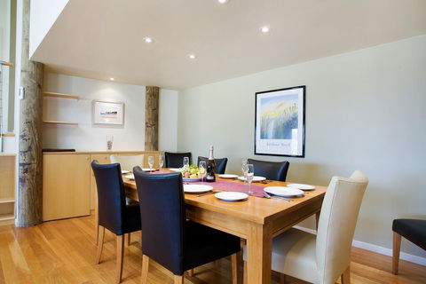 Tathra Beach House Holiday Apartments - Foster Accommodation 2