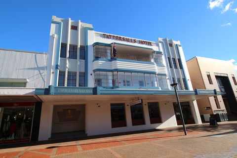 Tattersalls Hotel - Foster Accommodation 0