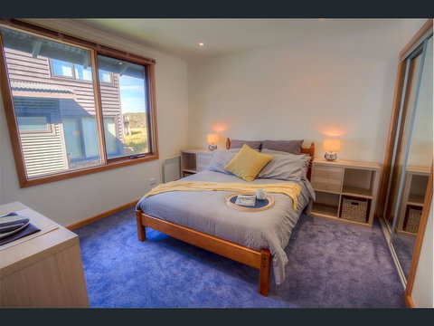 Tetleys - Foster Accommodation 0