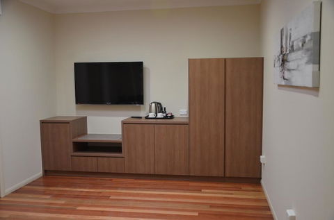 The Australian Hotel Motel - Foster Accommodation 3