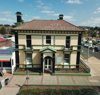 The Bank Guesthouse Glen Innes - Foster Accommodation