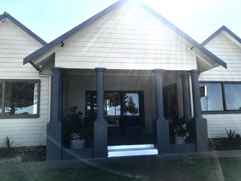 The Beach House & Villas - Foster Accommodation 1