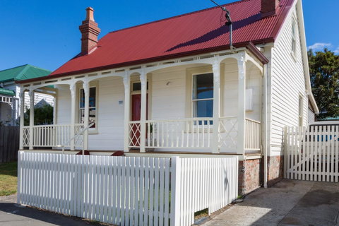 Brampton Cottage - Foster Accommodation 0