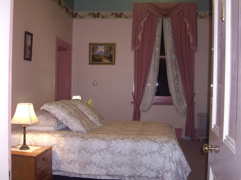 Lucinda B&B - Foster Accommodation 24