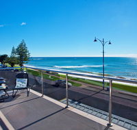 Penguin Waterfront Escape - Foster Accommodation