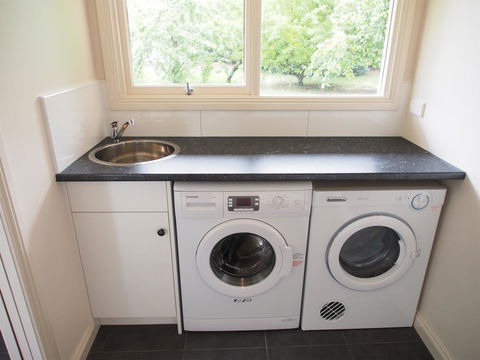 Tahara Cottage - Foster Accommodation 3