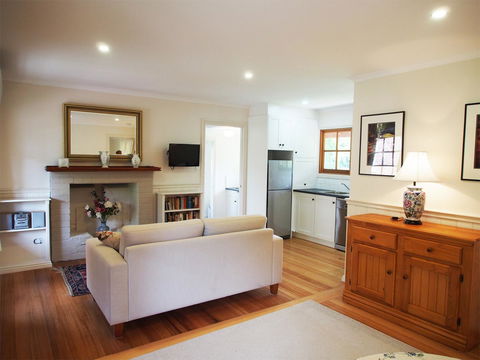 Tahara Cottage - Foster Accommodation 2