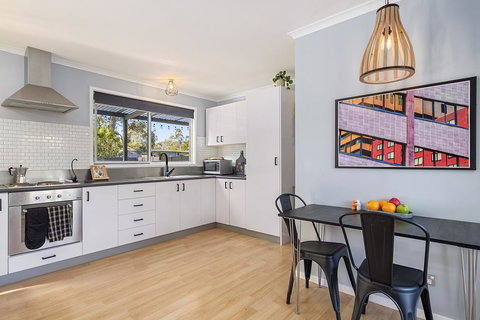 Three Beaches - Foster Accommodation 3