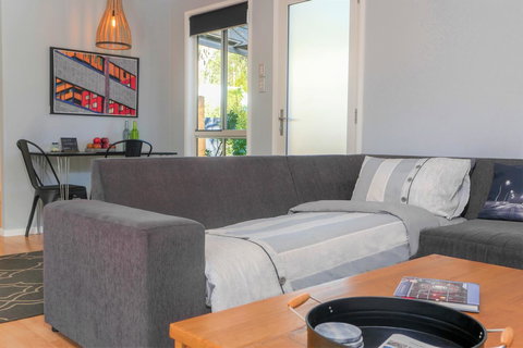 Three Beaches - Foster Accommodation 13