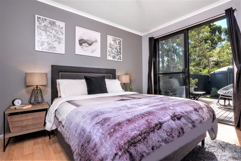 Three Beaches - Foster Accommodation 14