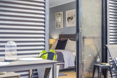 Three Beaches - Foster Accommodation 21