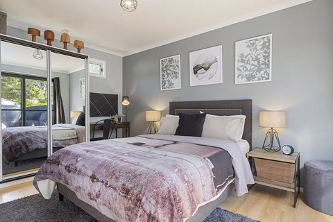 Three Beaches - Foster Accommodation 5