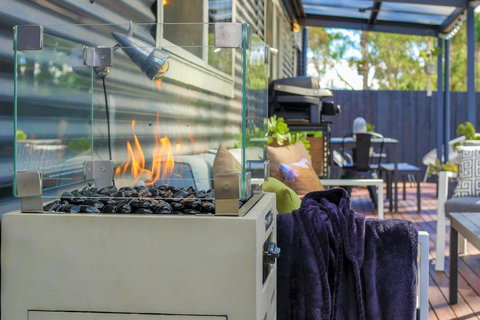 Three Beaches - Foster Accommodation 24