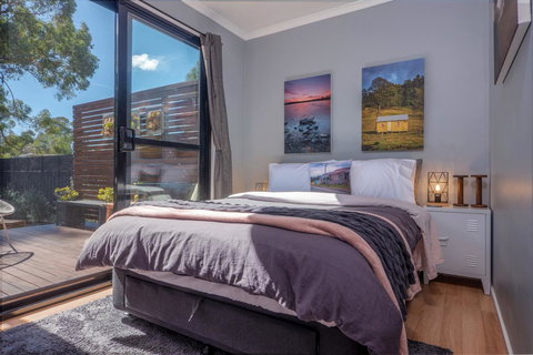 Three Beaches - Foster Accommodation 15