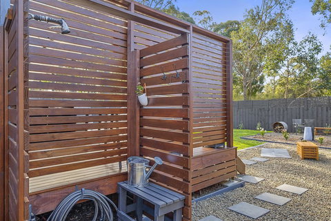 Three Beaches - Foster Accommodation 32