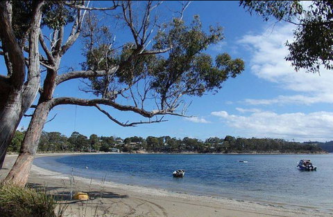 Three Beaches - Foster Accommodation 39