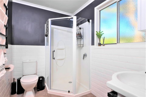 Three Beaches - Foster Accommodation 6