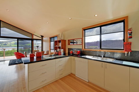 Moon River - Foster Accommodation 5