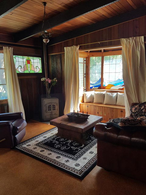 Whispering Hills Retreat - Foster Accommodation 0