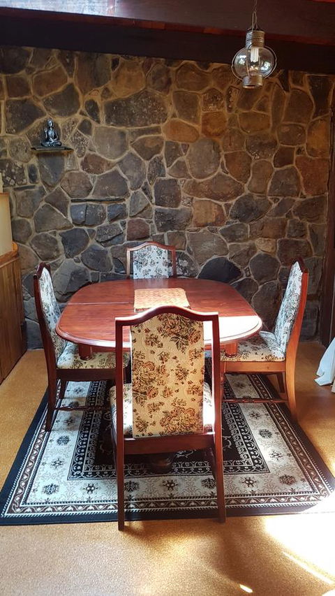 Whispering Hills Retreat - Foster Accommodation 6